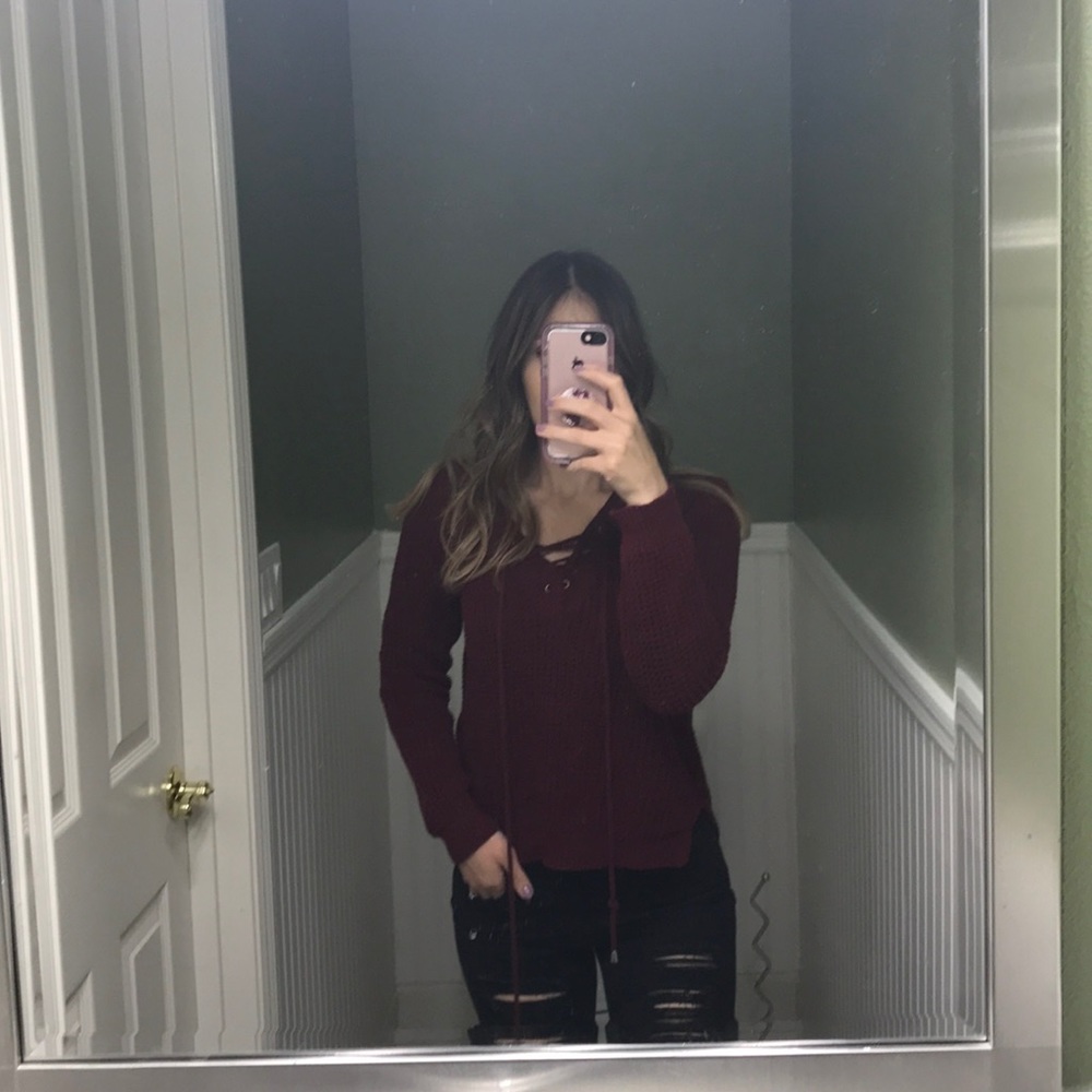 Maroon knitted sweater